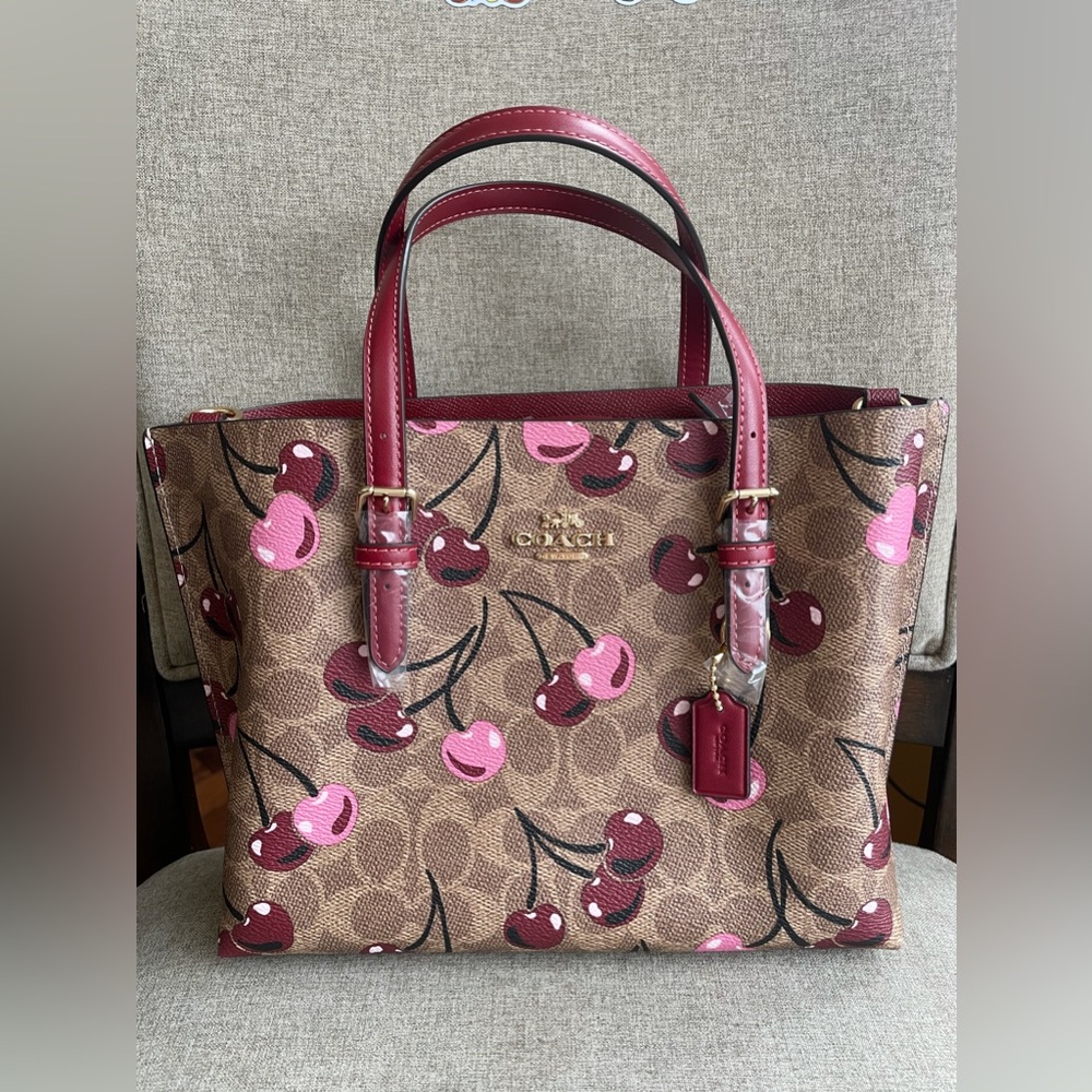 NWT！2PCS COACH MOLLIE TOTE BAG 25 IN SIGNATURE WITH CHERRY AND WRISTLET - Picture 2 of 11